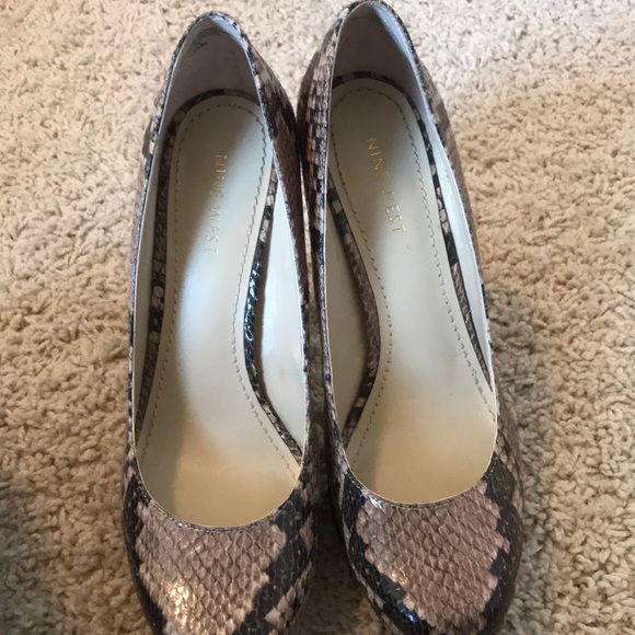 Nine West Shoes - Nine West snake print pump size 6 1/2 EUC